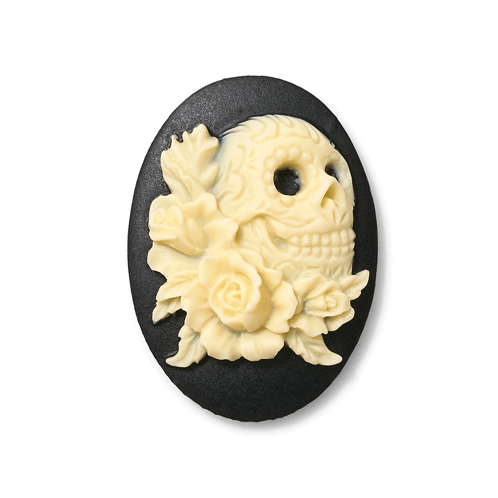 Classic Cameo Pendant Necklace