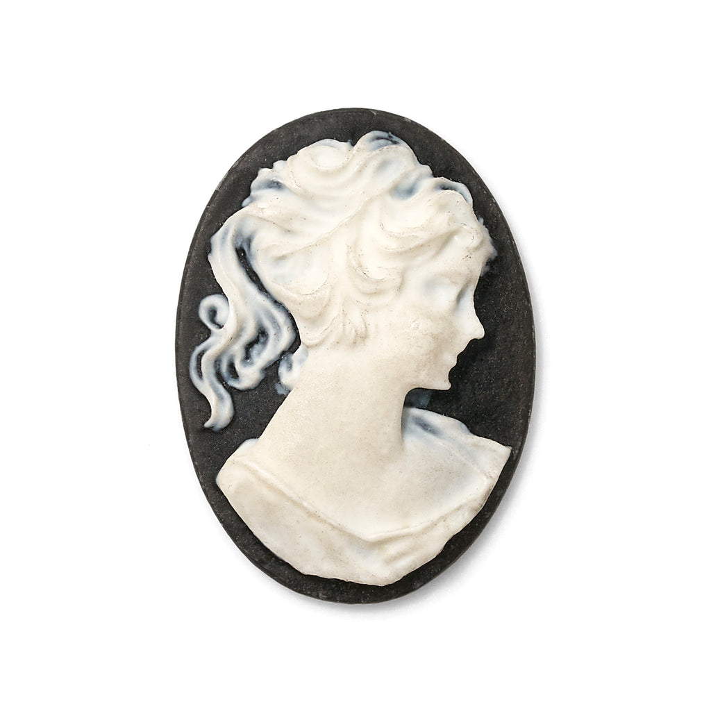 Classic Grande Cameo Pendant Necklace