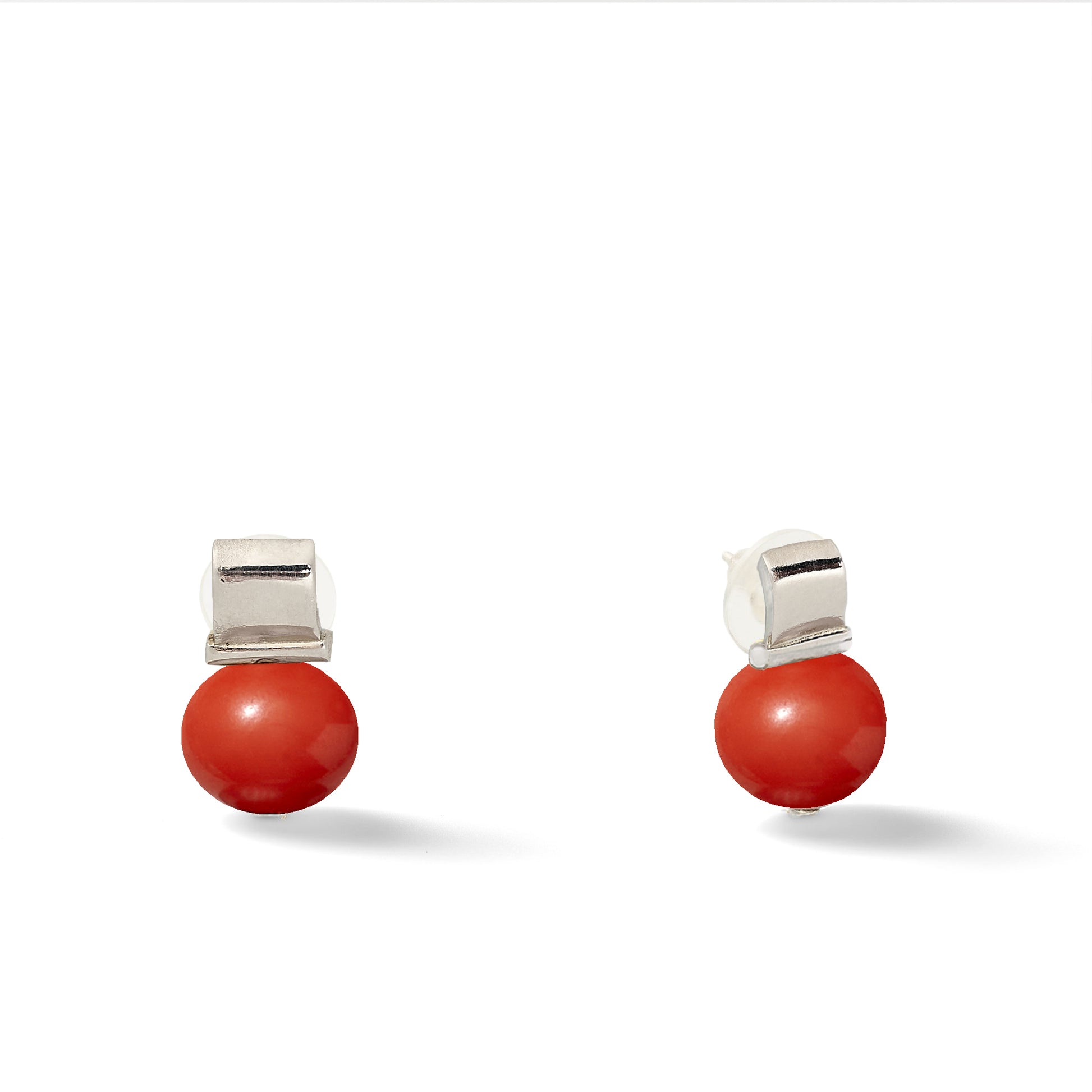 Smooth + Classic Sterling Pebble Pearl Posts Medium